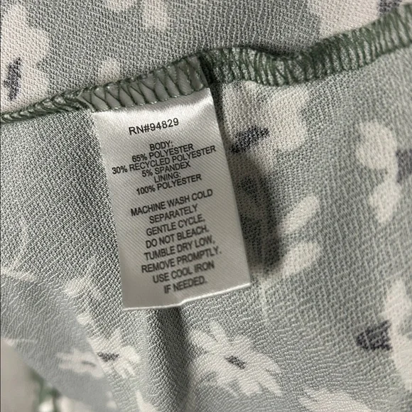 Derek Heart Sage Green Floral Flutter Sleeve Empire Waist Street Length Dress 1X - Picture 10 of 12